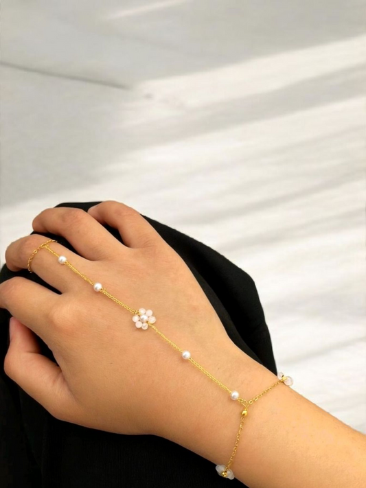 18K Gold Plated Hand Chain – White Flower Detail ✨