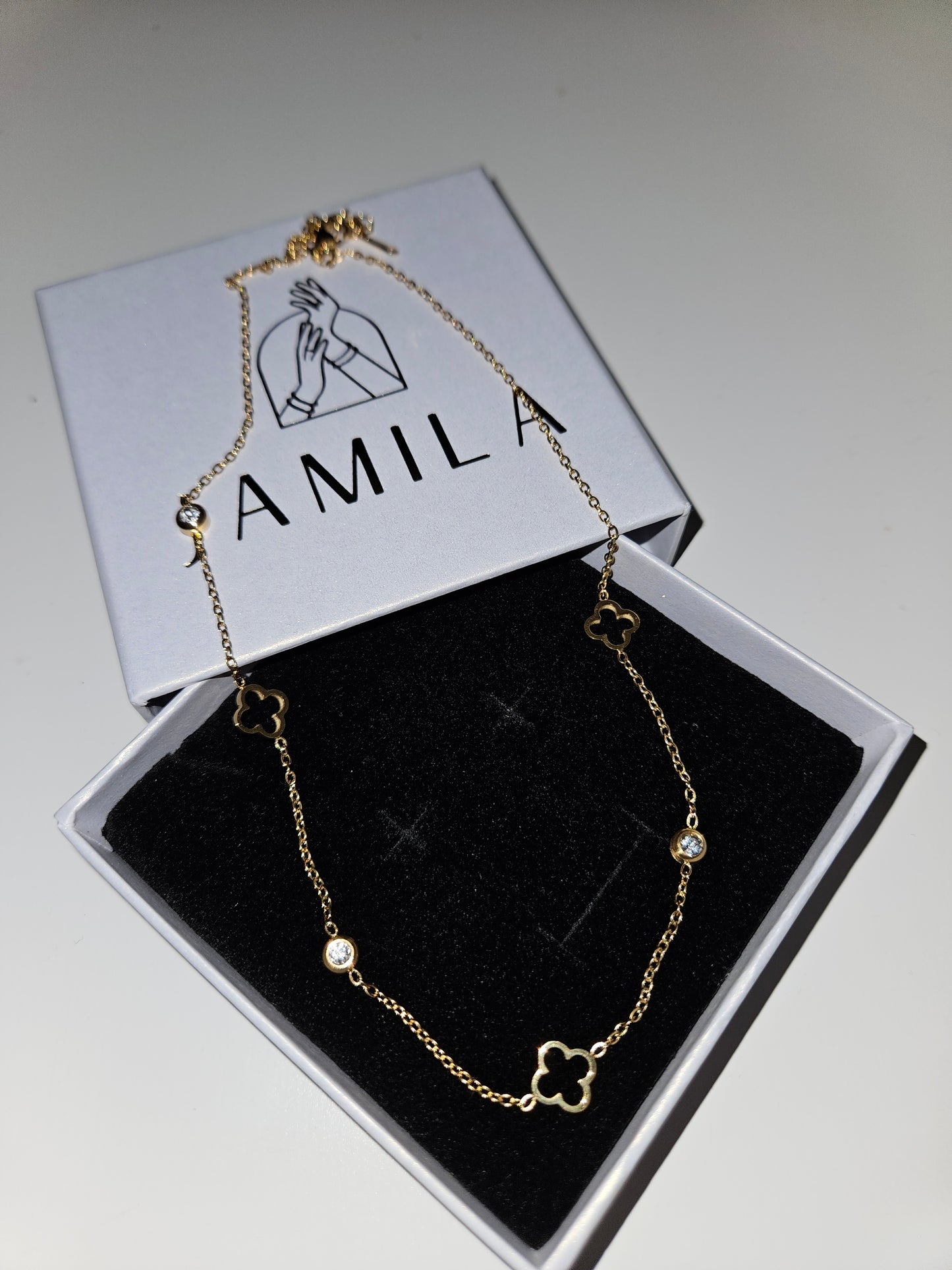 Ranya Clover Motif Necklace