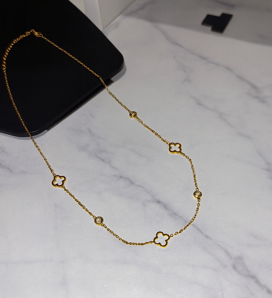 Ranya Clover Motif Necklace